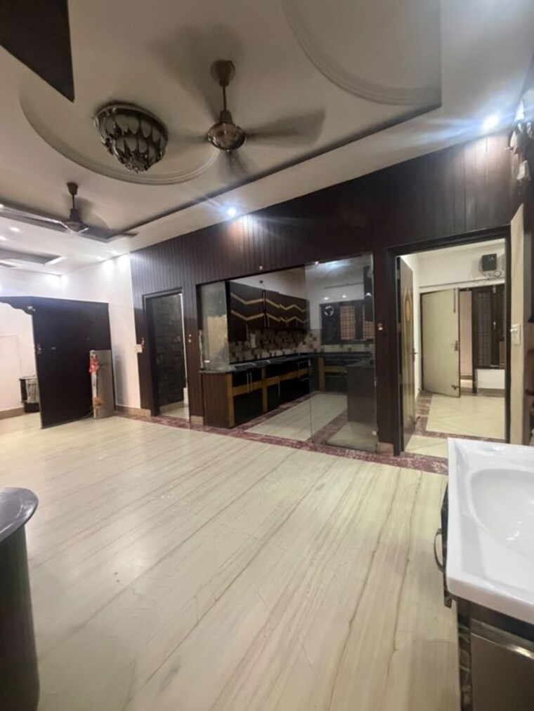  Parking, sector 15 3 Bedroom 2300 Sq.Ft. Builder Floor In Sector 15 Gurgaon 10518722