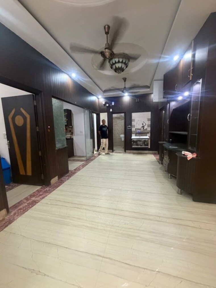  Parking, sector 15 3 Bedroom 2300 Sq.Ft. Builder Floor In Sector 15 Gurgaon 10518722