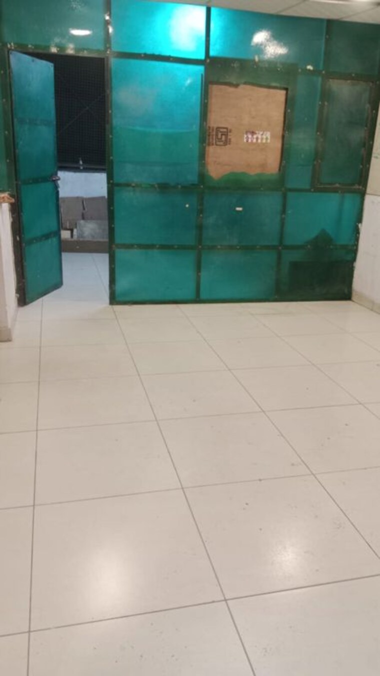 Bathroom, phase 11 Commercial Showroom 121 Sq.Ft. In Phase 11 Mohali 10518732