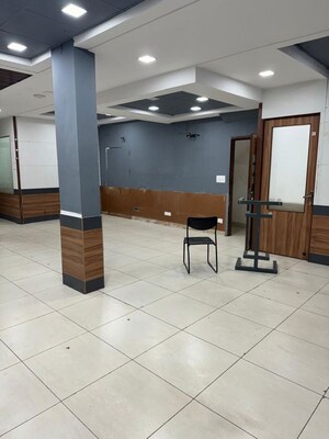 Team Area in  Showroom at Phase 11 – for Rent