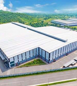  Warehouse – Exterior View View at Usatane - for Rent
