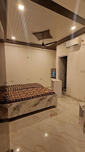 Bedroom in  Pg at Vineet Khand – for Rent