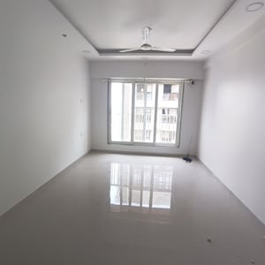 Room in 2 BHK Apartment at Paradigm Antalya, Oshiwara – for Rent
