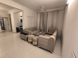 Living Room in 2.5 BHK Independent House at Sector 17 – for Rent