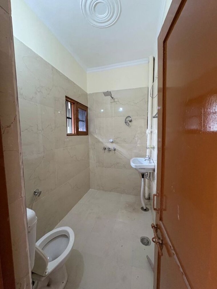 Bathroom, sector 45 2 Bedroom 1500 Sq.Ft. Builder Floor In Sector 45 Chandigarh 10518790