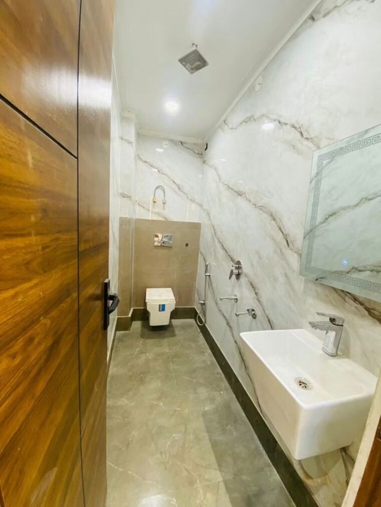 Bathroom, uttam nagar 2 Bedroom 451 Sq.Ft. Builder Floor In Uttam Nagar Delhi 10518793