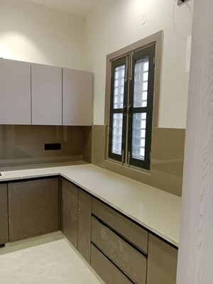 Room in 2 BHK Builder Floor at Huda – for Rent