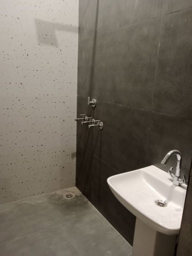 Bathroom, huda 2 Bedroom 853 Sq.Ft. Builder Floor In Huda Panipat 10518799
