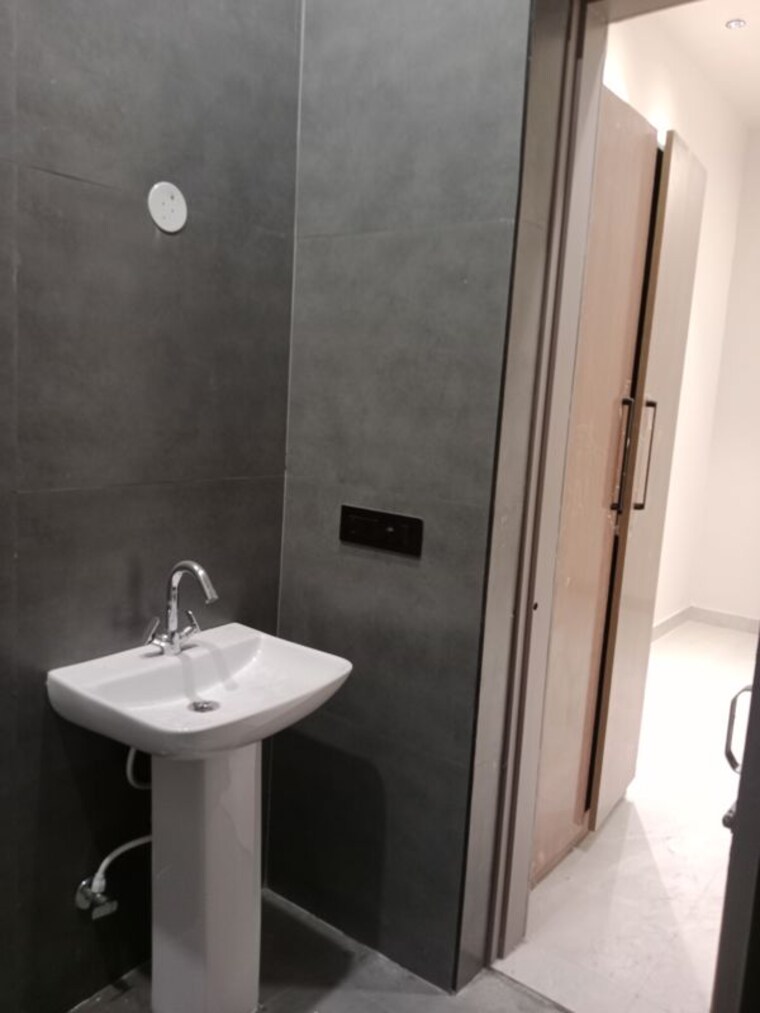 Bathroom, huda 2 Bedroom 853 Sq.Ft. Builder Floor In Huda Panipat 10518799