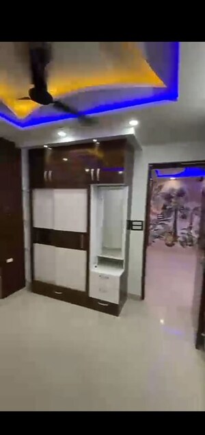 Furnished Amenities in 3 BHK Builder Floor at Dwarka Mor – for Sale