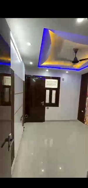 Furnished Amenities in 3 BHK Builder Floor at Dwarka Mor – for Sale