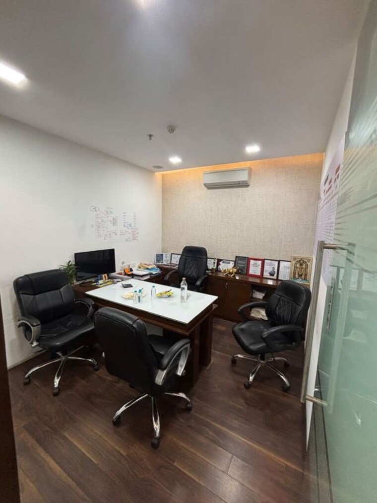 Team Area, peninsula-plaza Commercial Office Space 2300 Sq.Ft. In Andheri West Mumbai 10518814