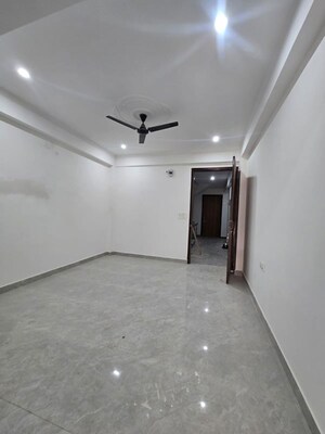 Room in 1 BHK Builder Floor at Saket – for Rent