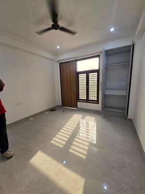 Room in 1 BHK Builder Floor at Saket – for Rent