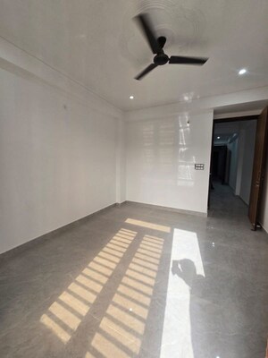Room in 1 BHK Builder Floor at Saket – for Rent