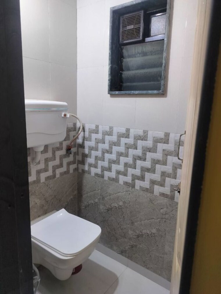 Bathroom, imperial-heights-goregaon-west 3.5 Bedroom 1400 Sq.Ft. Apartment In Goregaon West Mumbai 10518831