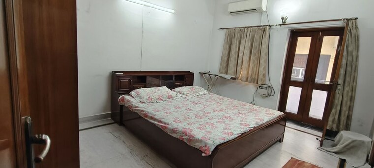 Bedroom, sector 37 Pg For Boys & Girls In Sector 37 10518893