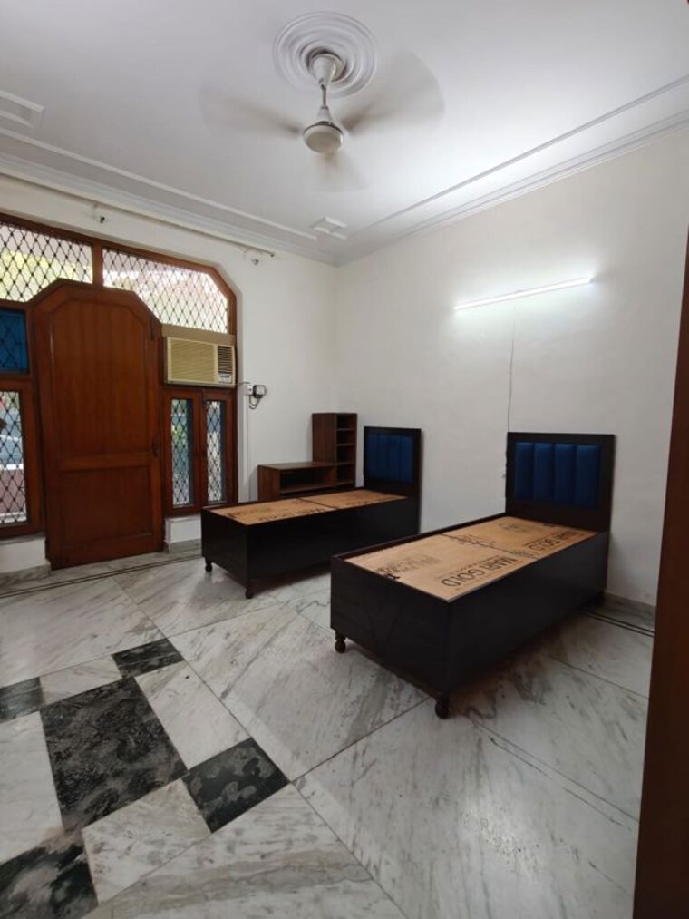 Bedroom, sector 37 Pg For Boys & Girls In Sector 37 10518893