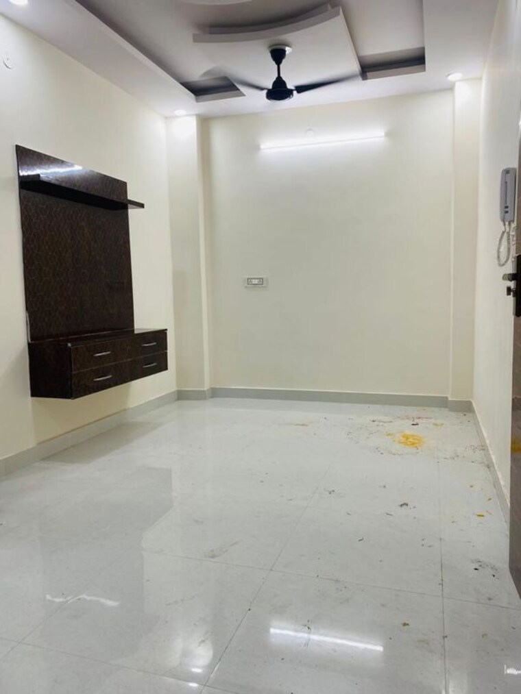 Room, dwarka mor 2 Bedroom 60 Sq.Yd. Builder Floor In Dwarka Mor Delhi 10518916