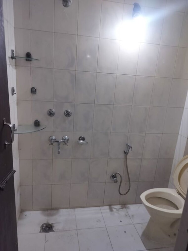 Bathroom, neb sarai 2 Bedroom 850 Sq.Ft. Builder Floor In Neb Sarai Delhi 10518927