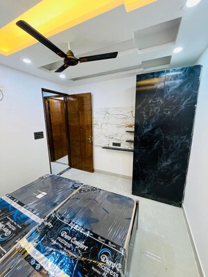 Room in 4 BHK Builder Floor at Noida Central – for Sale