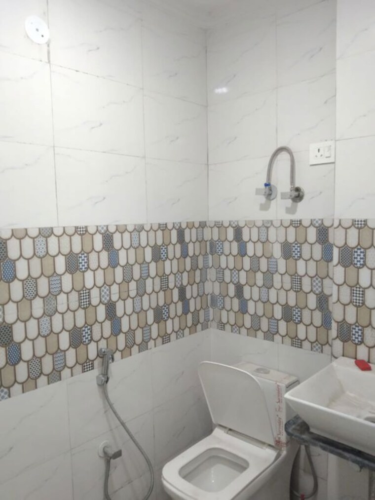 Bathroom, saket 1 Bedroom 350 Sq.Ft. Builder Floor In Saket Delhi 10518943