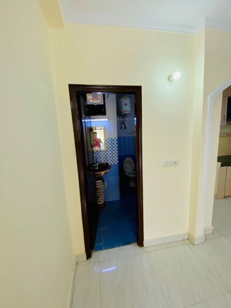 Room, khirki extension 2 Bedroom 750 Sq.Yd. Builder Floor In Khirki Extension Delhi 10517381