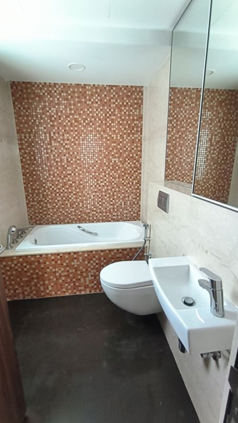 Bathroom, lower parel 3 Bedroom 1334 Sq.Ft. Apartment In Lower Parel Mumbai 10518961