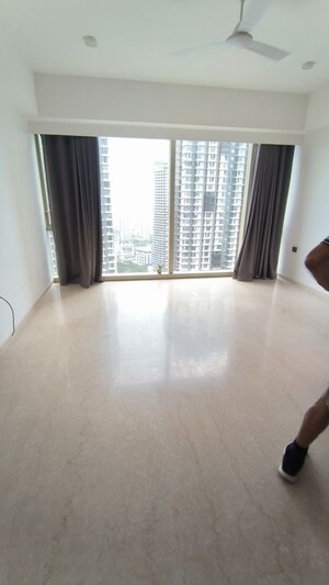 Room in 3 BHK Apartment at Lower Parel – for Sale