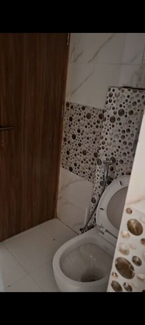 Team Area in 3 BHK Apartment at Sector 45 – for Rent