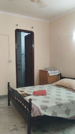 Bedroom in 3 BHK Builder Floor at Chittaranjan Park – for Rent