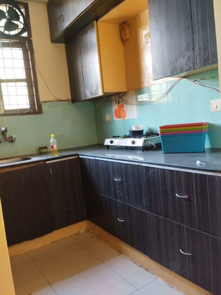 Kitchen, chittaranjan park 3 Bedroom 125 Sq.Yd. Builder Floor In Chittaranjan Park Delhi 10518987