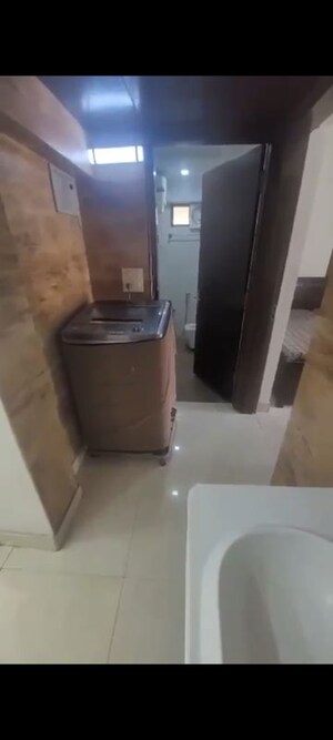 Furnished Amenities in 3 BHK Builder Floor at Masjid Moth – for Rent