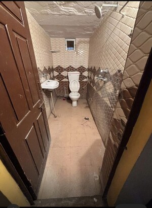 Washroom in  Pg at Lanka – for Rent