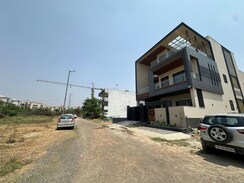 Plot For Sale in Sector 76