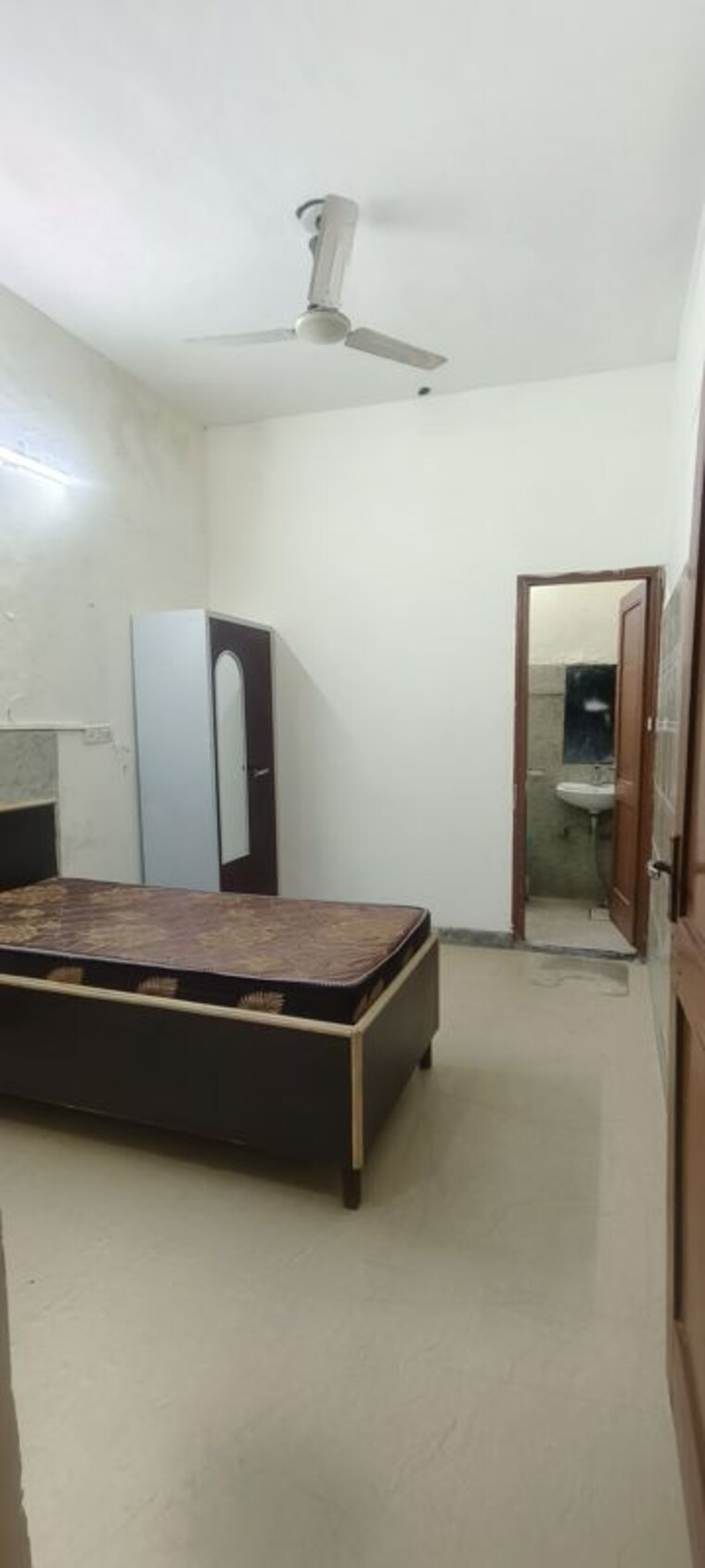 Bedroom, sector 36 Pg For Boys & Girls In Sector 36 10519016