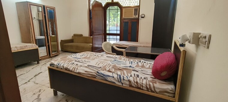 Bedroom, sector 36 Pg For Boys & Girls In Sector 36 10519016