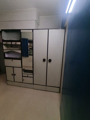 Room in 1 BHK Apartment at Anita Nagar Chs, Kandivali East – for Rent