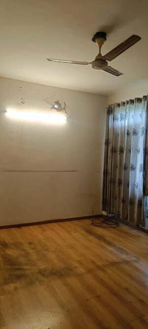 Room in 3 BHK Builder Floor at Palam Vihar Residents Association, Palam Vihar – for Rent