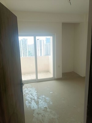 Room in 2 BHK Apartment at Gaur City 2 - 14th Avenue, Sector 16c Greater Noida – for Rent