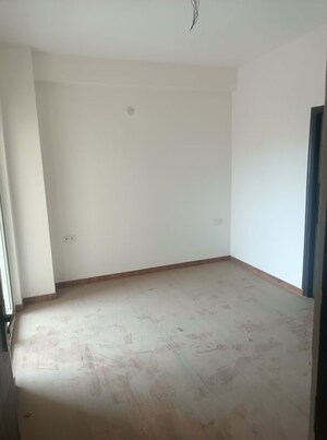 Room in 2 BHK Apartment at Gaur City 2 - 14th Avenue, Sector 16c Greater Noida – for Rent