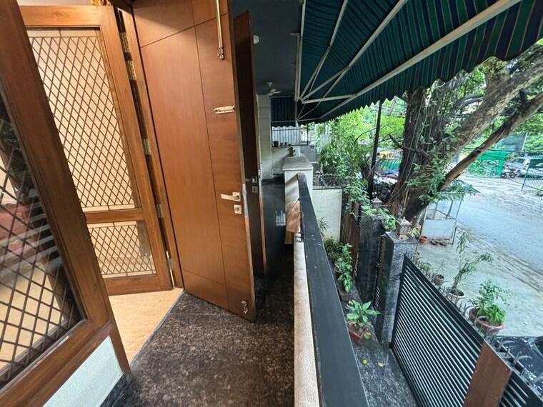Balcony, kalkaji 2 Bedroom 125 Sq.Yd. Builder Floor In Kalkaji Delhi 10519054