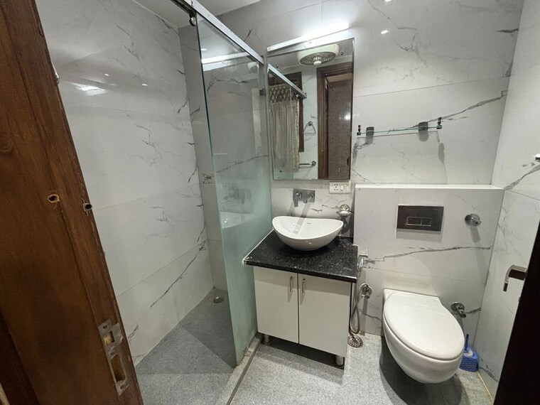 Bathroom, kalkaji 2 Bedroom 125 Sq.Yd. Builder Floor In Kalkaji Delhi 10519054