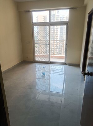 Room in 2 BHK Apartment at Gaur City 2 - 14th Avenue, Sector 16c Greater Noida – for Rent