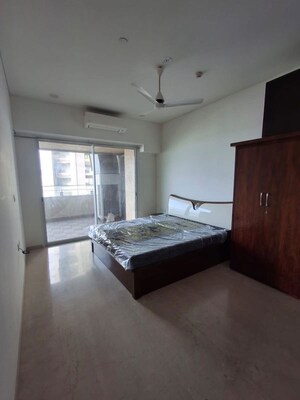 Room in 3 BHK Apartment at Lokhandwala Minerva Mahalaxmi, Mahalaxmi – for Rent