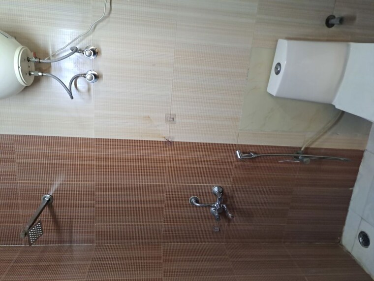 Bathroom, ardee-city 3 Bedroom 1500 Sq.Ft. Builder Floor In Sector 52 Gurgaon 10519101