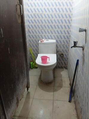 Bathroom in 1 RK Apartment at Katwaria Sarai – for Rent