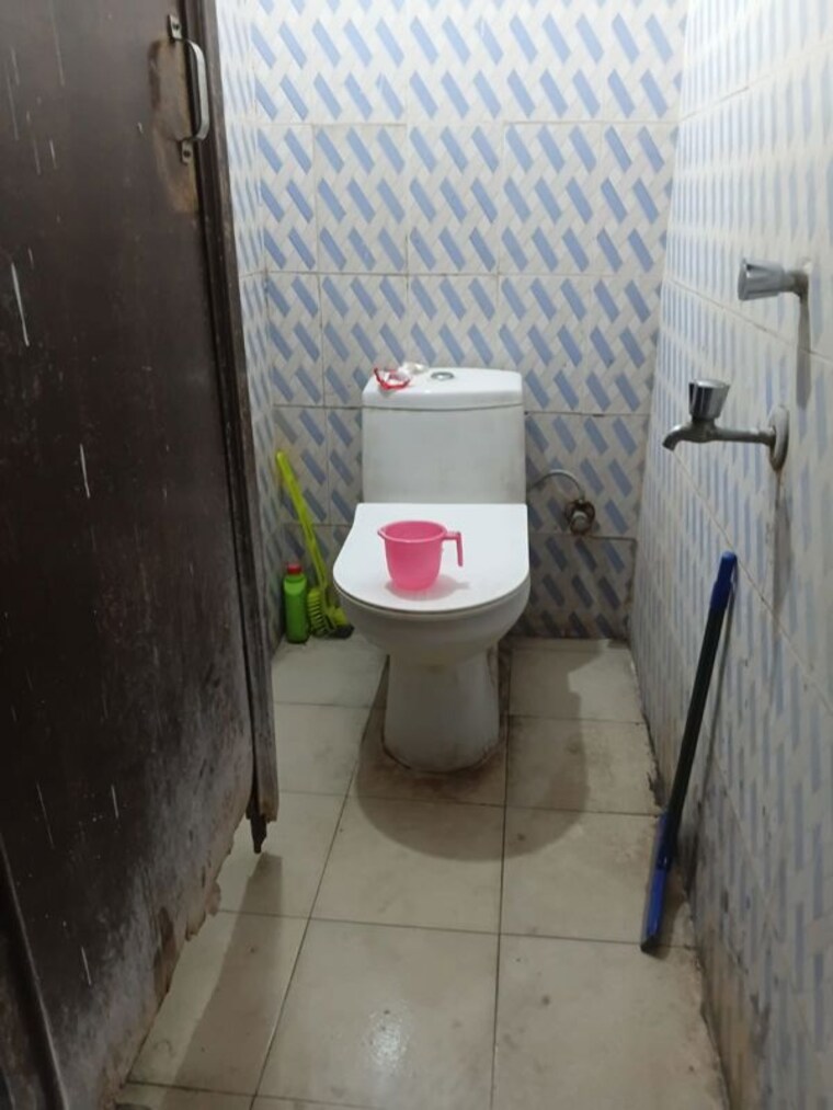 Bathroom, katwaria sarai 1 RK 400 Sq.Ft. Apartment In Katwaria Sarai Delhi 10519116