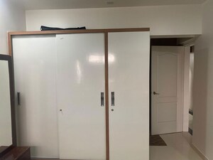 Room in 3 BHK Apartment at Kumar Picasso, Hadapsar – for Sale