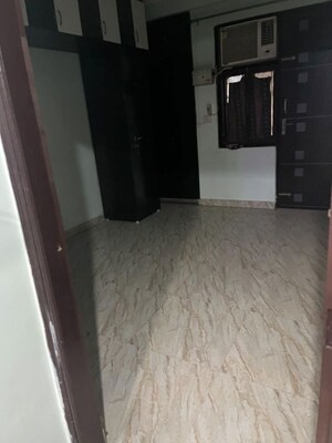 Room in 2 BHK Builder Floor at Anandam Apartment, Sector 73 – for Rent